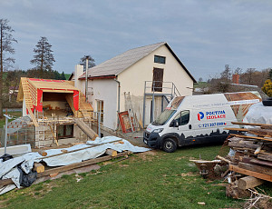 Zateplení šikmin střechy nástavby pomocí foukané izolace